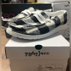 Gypsy Jazz white Buffalo plaid